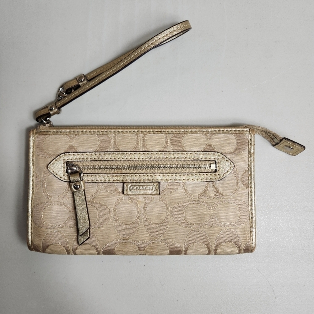 Coach Womens Signature Beige Canvas/Leather Wristlet/Clutch